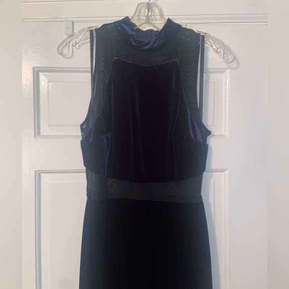 Betsy & Adam Midnight Navy Velvet Gown 10 - Picture 4 of 10